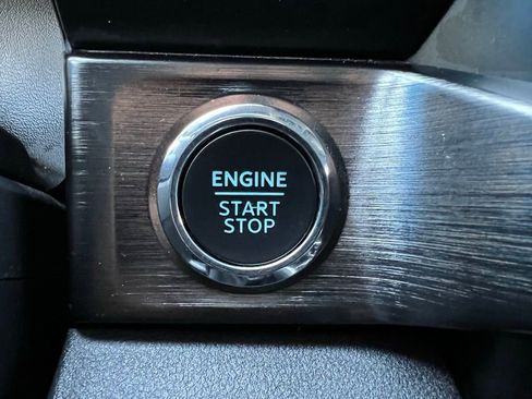 Used 2023 Ford F250 Lariat w/ Chrome Package image 35