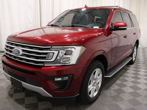 Used 2018 Ford Expedition XLT w/ Equipment Group 202A AWD/4WD image 37