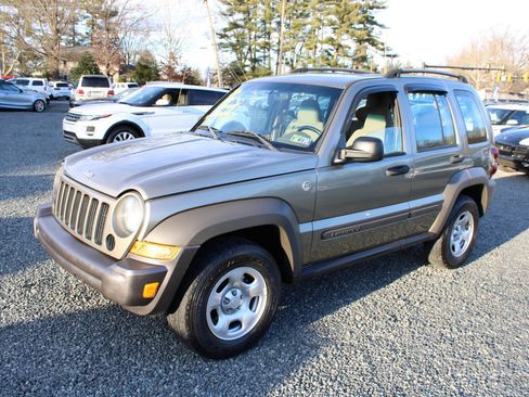 Used 2006 Jeep Liberty Sport image 2