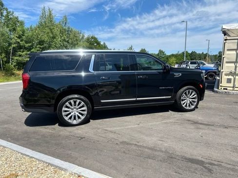 Used 2022 GMC Yukon XL Denali AWD/4WD image 7