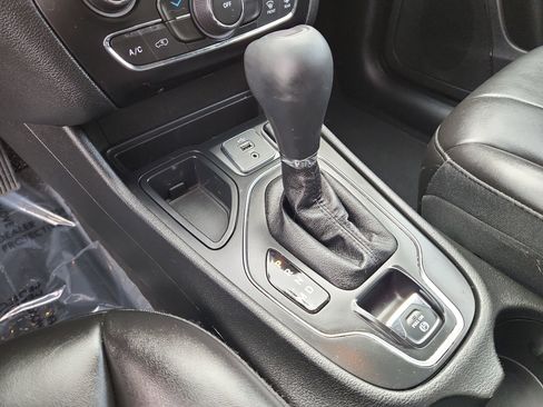 Certified 2019 Jeep Cherokee Latitude Plus image 20