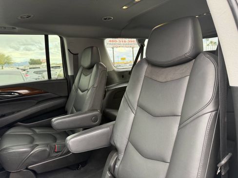 Used 2020 Cadillac Escalade ESV Luxury image 20