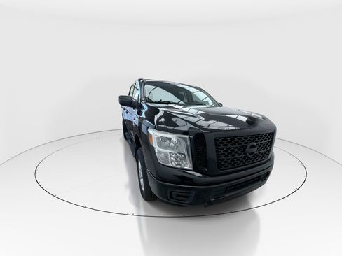 Used 2017 Nissan Titan S image 2