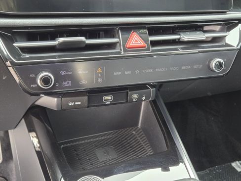 Certified 2023 Kia Niro SX Touring image 21