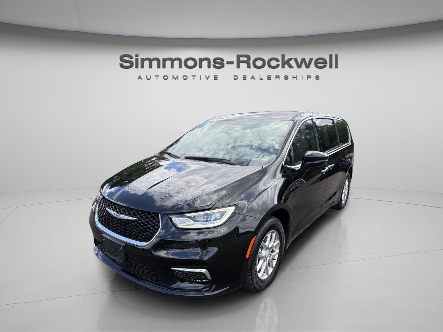 Used 2025 Chrysler Pacifica Select FWD image 1