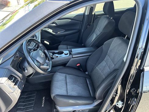 Certified 2025 Nissan Rogue SV AWD/4WD image 13