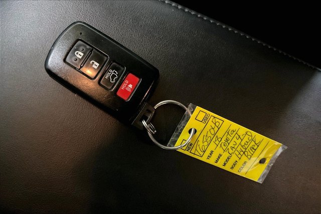 Used 2018 Toyota RAV4 Limited AWD/4WD image 11