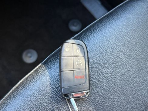 Used 2025 Jeep Compass Limited image 18