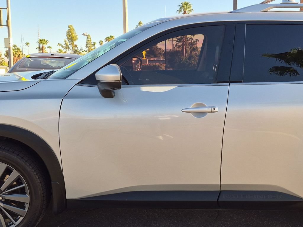 Used 2022 Nissan Pathfinder SL w/ SL Premium Package FWD image 31