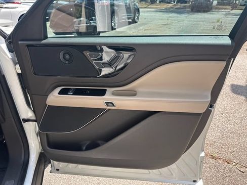 Used 2021 Lincoln Aviator Reserve w/ Equipment Group 201A AWD/4WD image 16