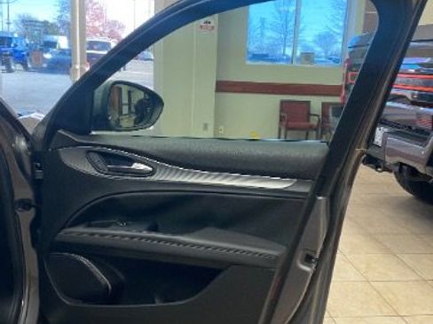 Used 2018 Alfa Romeo Stelvio Ti Sport image 14