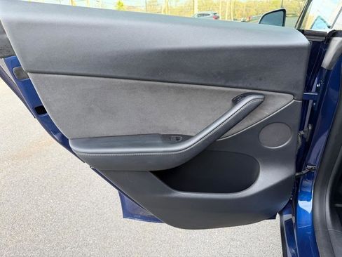 Used 2022 Tesla Model Y Long Range AWD/4WD image 29