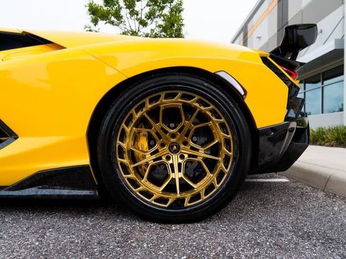 Used 2025 Lamborghini Revuelto AWD/4WD image 23