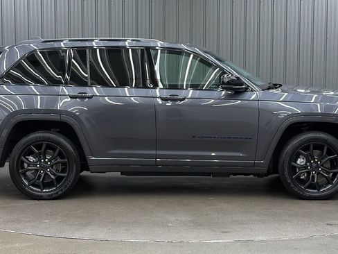 Used 2023 Jeep Grand Cherokee 30th Anniversary AWD/4WD image 6