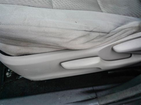 Used 2014 Toyota Highlander LE image 19