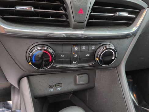 Used 2025 Buick Encore GX Preferred FWD image 25
