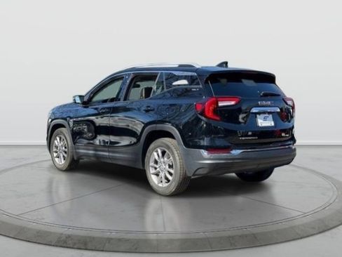 Used 2022 GMC Terrain SLT w/ Infotainment Package II image 3