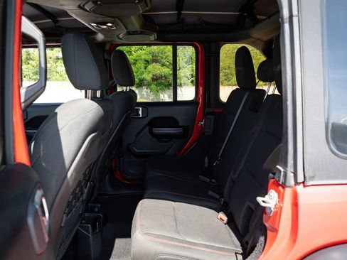 Used 2019 Jeep Wrangler Unlimited Rubicon w/ Steel Bumper Group AWD/4WD image 18