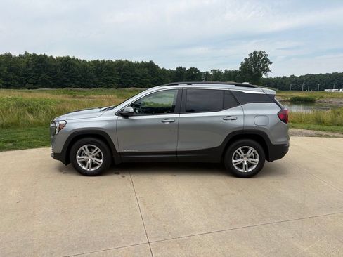Used 2023 GMC Terrain SLE w/ Driver Convenience Package FWD image 6