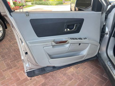 Used 2006 Cadillac SRX w/ Seating Package image 21