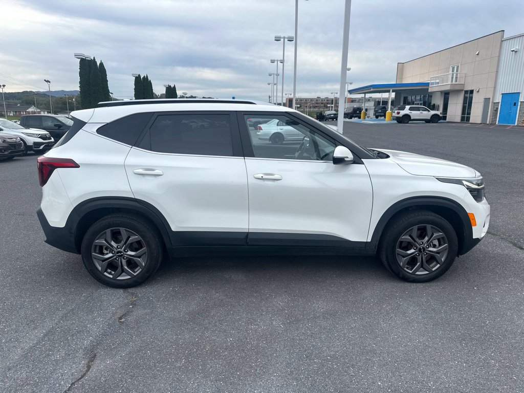 Used 2024 Kia Seltos S AWD/4WD image 2