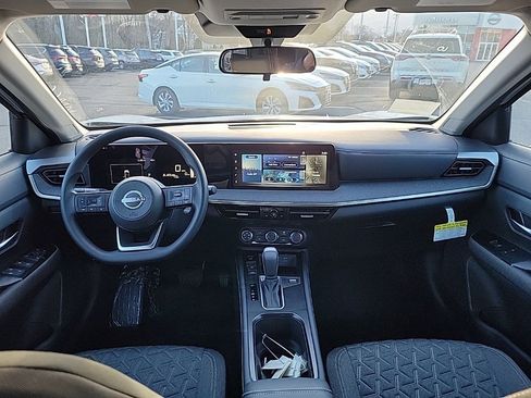 Used 2025 Nissan Kicks SV w/ Charging Package image 19