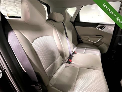 Used 2025 Kia Soul LX w/ LX Technology Package FWD image 33