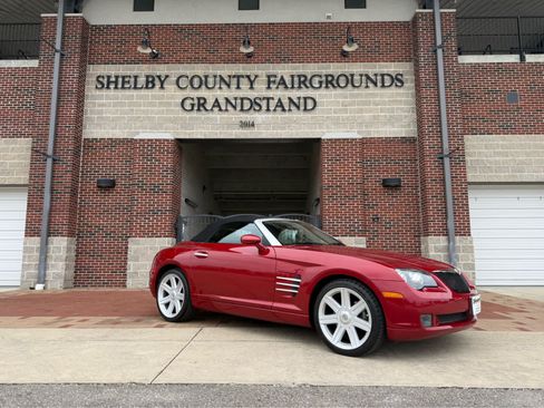 Used 2005 Chrysler Crossfire Limited RWD image 2