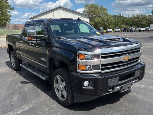 Used 2019 Chevrolet Silverado 2500 High Country w/ Duramax Plus Package AWD/4WD image 7