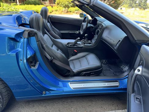 Used 2011 Chevrolet Corvette Convertible w/ Preferred Equipment Group RWD image 12