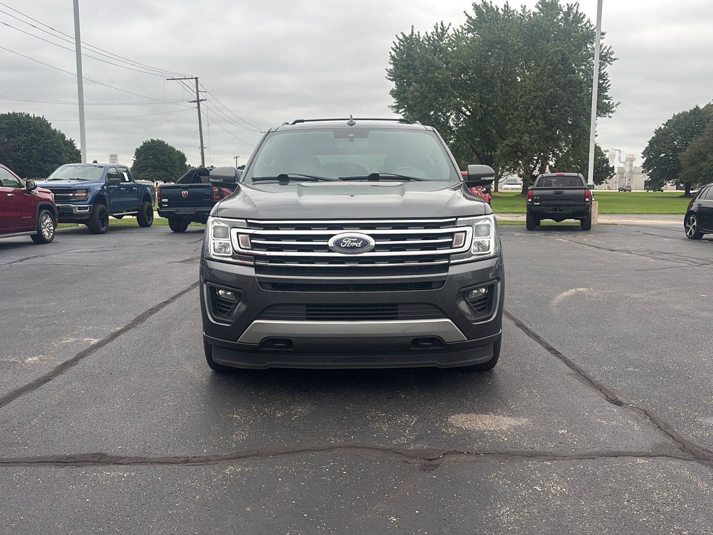 Used 2020 Ford Expedition XLT w/ Equipment Group 202A AWD/4WD image 2