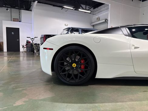 Used 2015 Ferrari 458 Spider RWD image 10