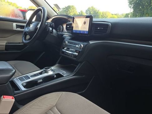 Used 2020 Ford Explorer XLT RWD image 24
