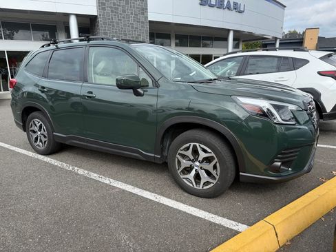 Used 2023 Subaru Forester Premium AWD/4WD image 4