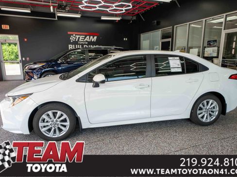 Used 2025 Toyota Corolla LE w/ LE Premium Package FWD image 1