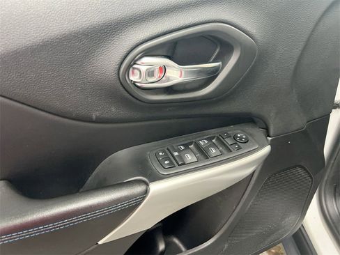 Used 2020 Jeep Cherokee Latitude image 20