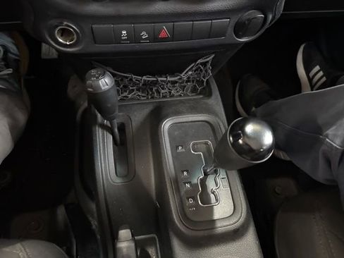 Used 2017 Jeep Wrangler Unlimited Sport AWD/4WD image 15