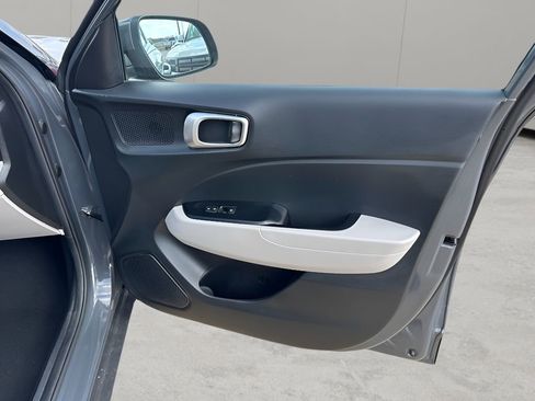 Used 2024 Hyundai Venue SEL image 26