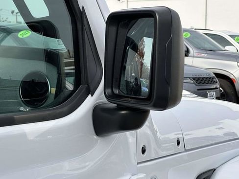 Used 2024 Jeep Wrangler Unlimited Sahara image 28