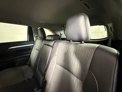 Used 2018 Toyota Highlander Plus FWD image 24