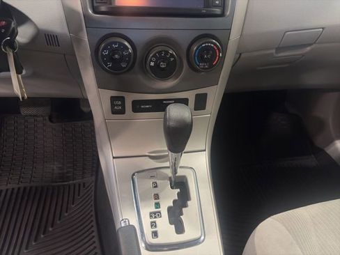 Used 2013 Toyota Corolla LE image 16