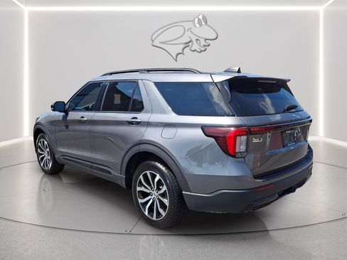 Used 2025 Ford Explorer ST-Line AWD/4WD image 3