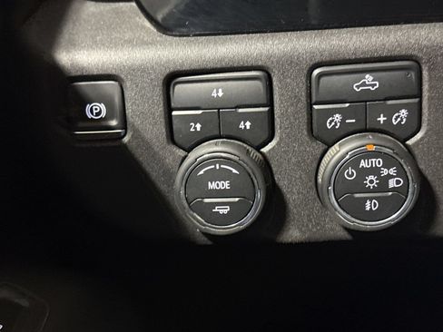 Used 2025 Chevrolet Silverado 2500 LT w/ Convenience Package AWD/4WD image 18