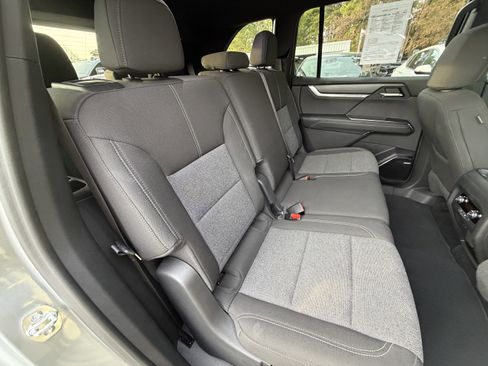 Used 2025 GMC Acadia Elevation image 20