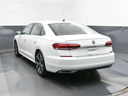 Used 2022 Volkswagen Passat 2.0T SE image 8