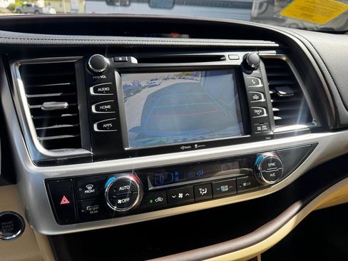 Used 2015 Toyota Highlander XLE AWD/4WD image 24