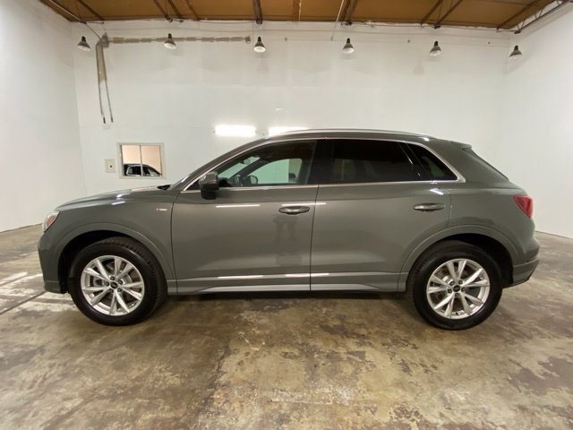 Used 2024 Audi Q3 2.0T Premium w/ Convenience Package AWD/4WD image 2