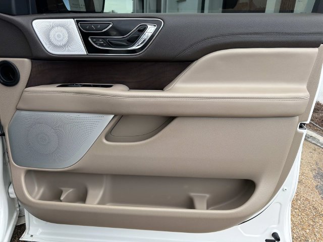 Used 2024 Lincoln Navigator Reserve AWD/4WD image 18