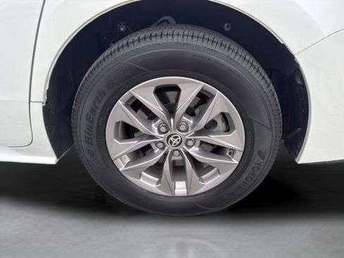 Used 2024 Toyota Sienna XLE image 48