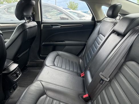 Used 2013 Ford Fusion SE FWD image 3
